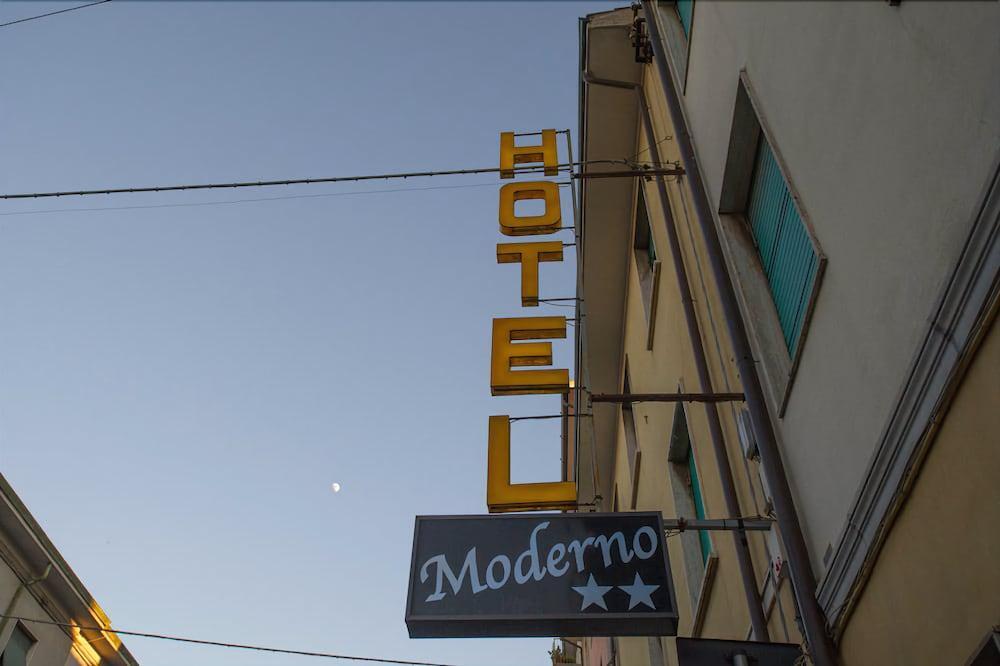 Hotel Moderno Pisa Luaran gambar